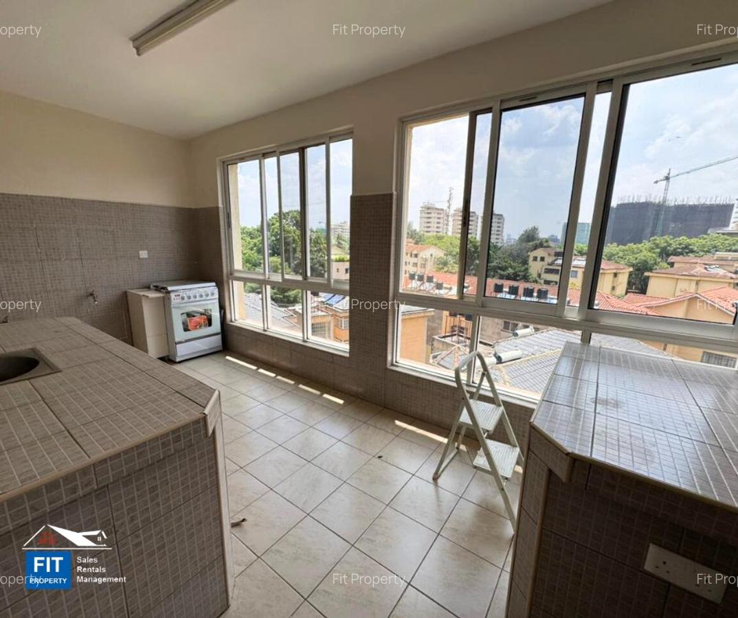 4 Bed Apartment with En Suite in General Mathenge - 11