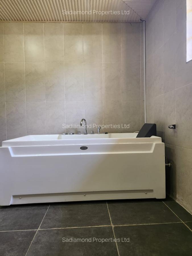 4 Bed House with En Suite in Karen Hardy - 10