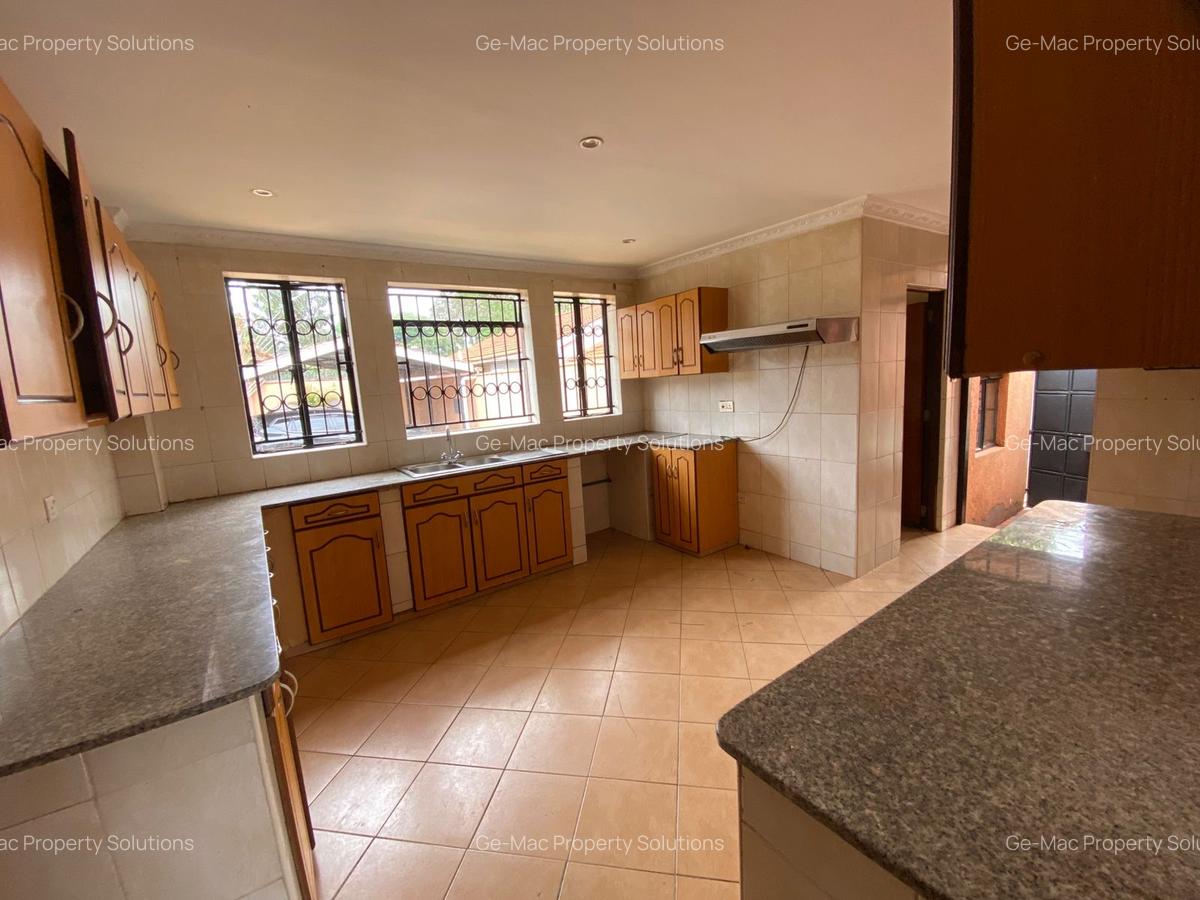 5 Bed House with En Suite in Runda - 7