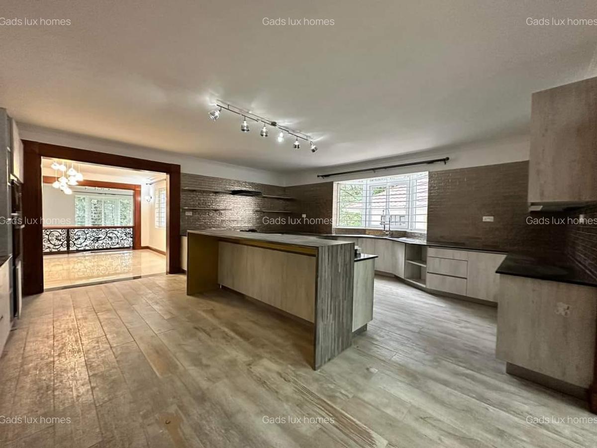 5 Bed Townhouse with En Suite at Rosslyn - 11