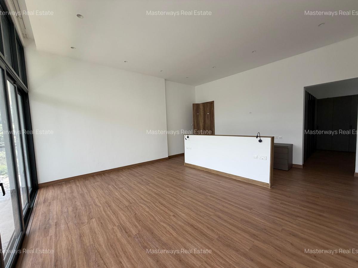 5 Bed Villa with En Suite in Nyari - 9