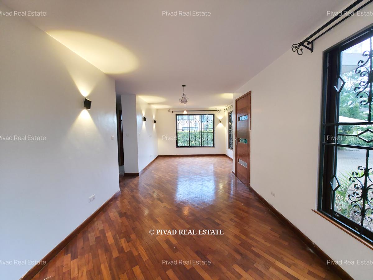 4 Bed Townhouse with Swimming Pool in Ridgeways - 8