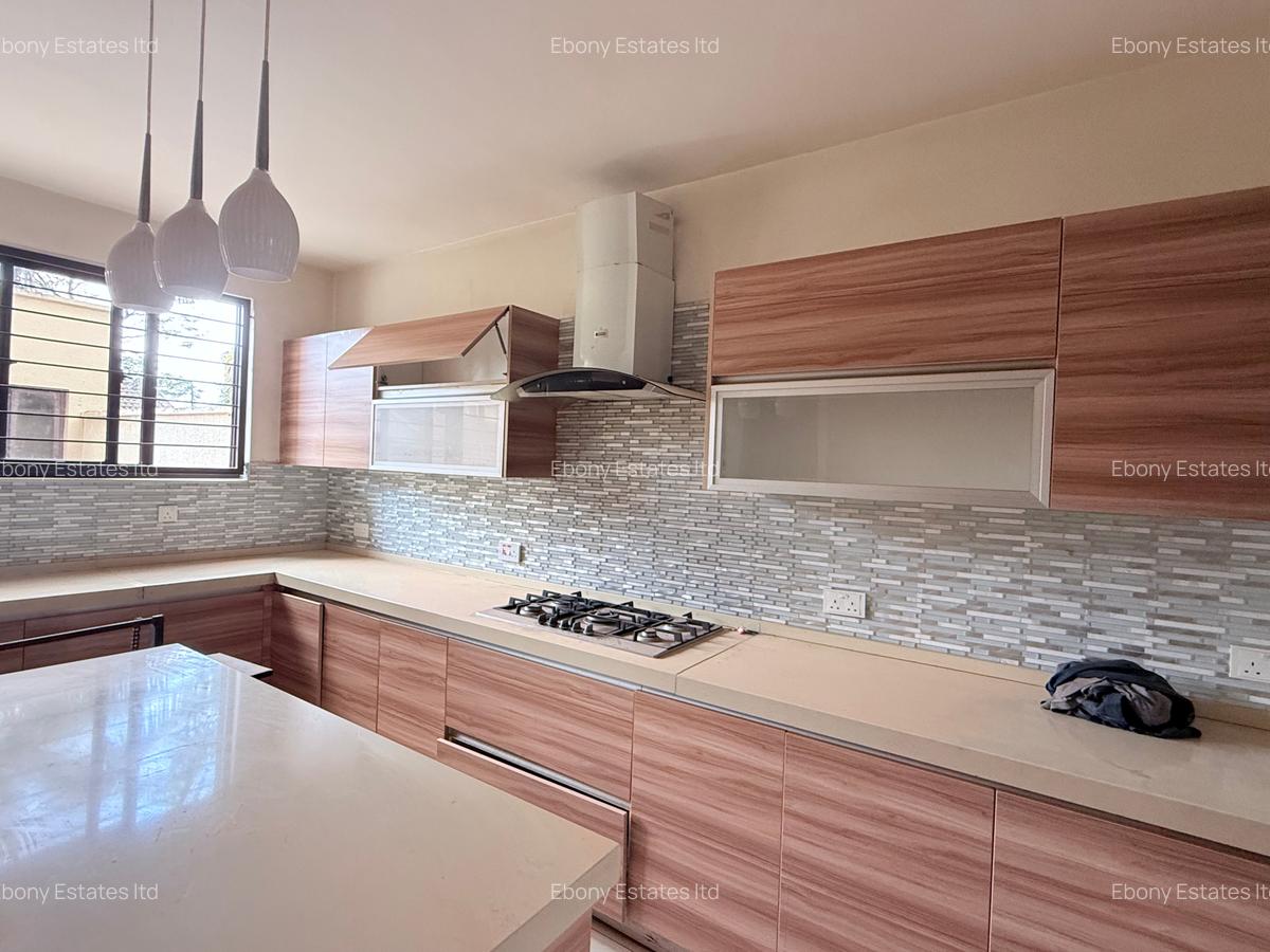 5 Bed Townhouse with En Suite in Lavington - 11