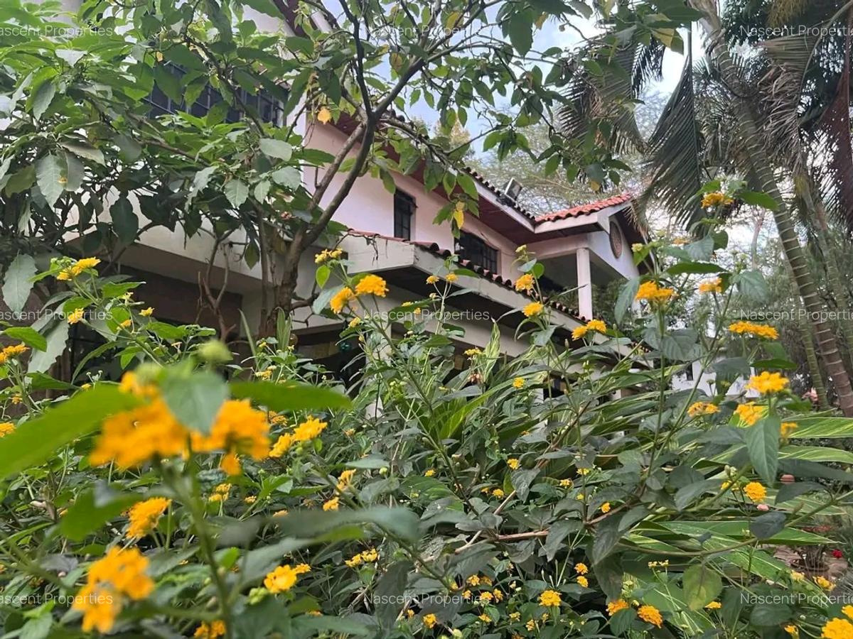 5 Bed Villa with En Suite in Runda - 2