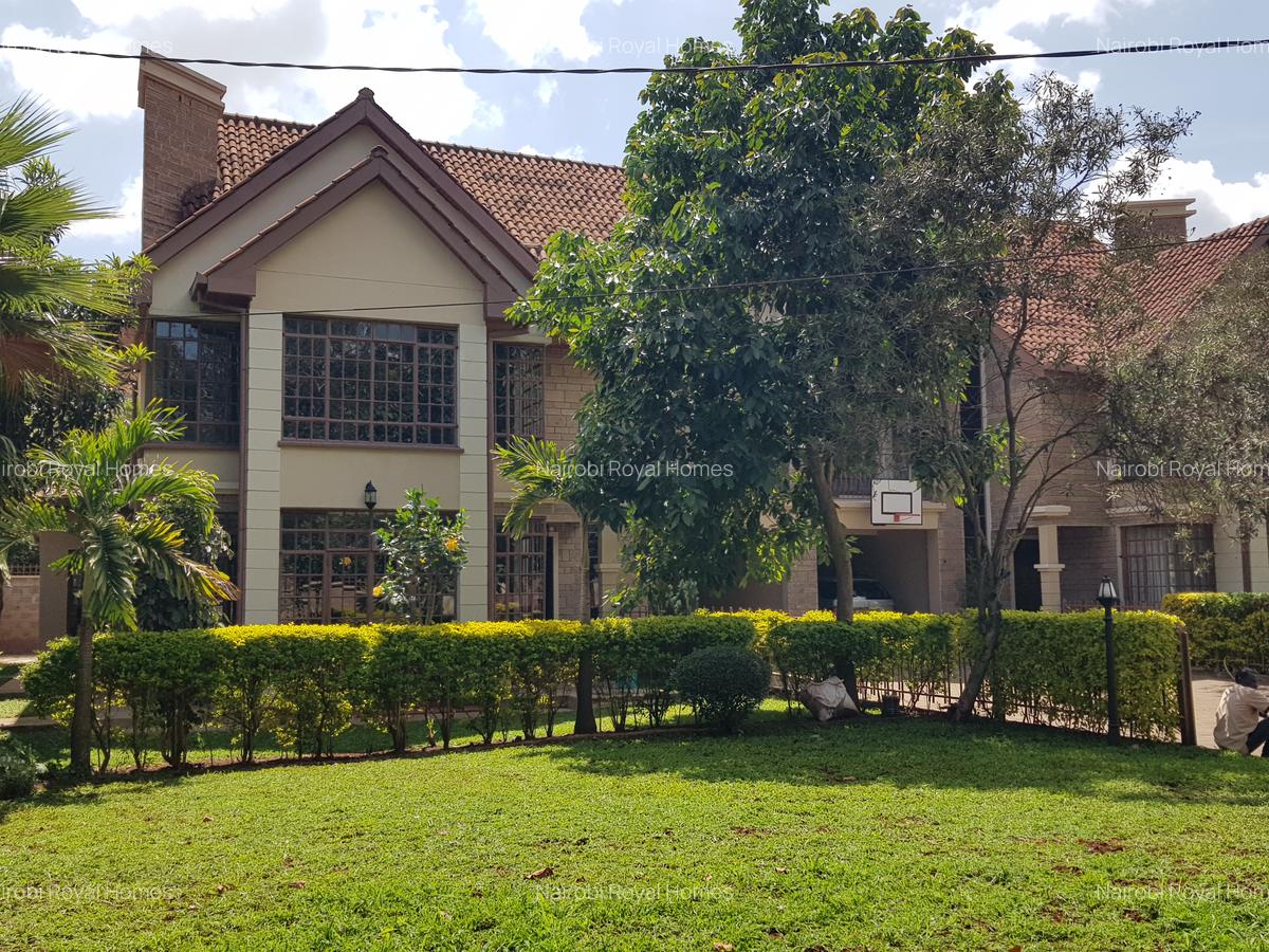 6 Bed Townhouse with En Suite at Lavington Green - 3
