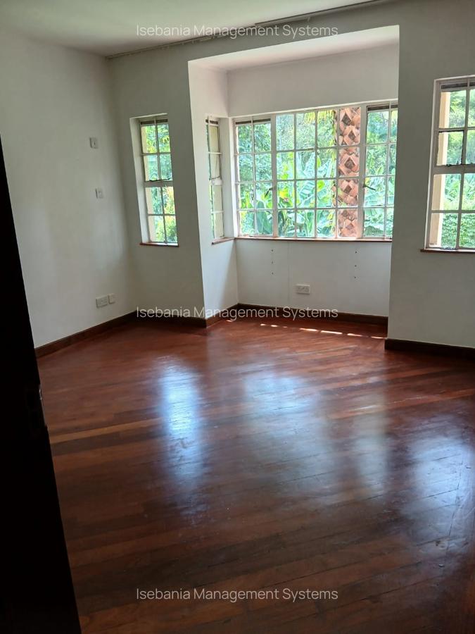 5 Bed House with En Suite at Rosslyn Road - 6