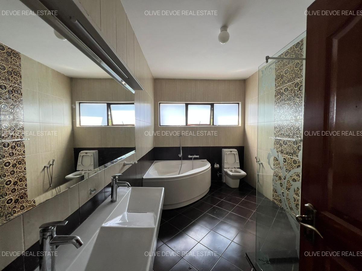 5 Bed Townhouse with En Suite in Westlands Area - 9