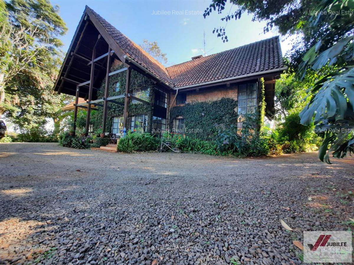 3 Bed House with En Suite in Nyari - 2