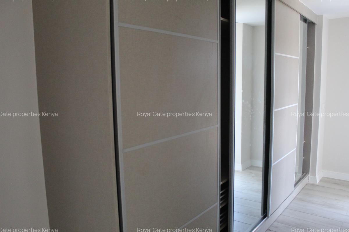 4 Bed Townhouse with En Suite at Near Wilson Airport - 11