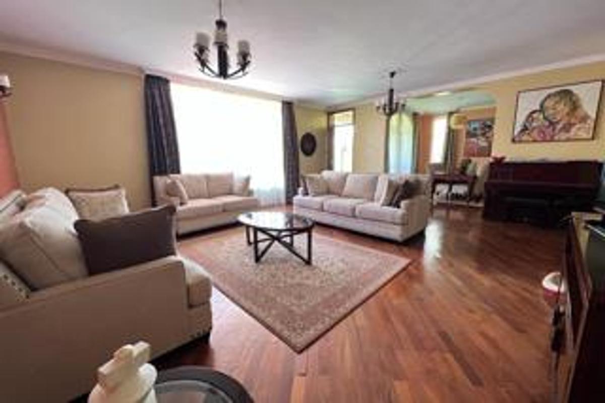 4 Bed Townhouse with En Suite in Lavington - 3