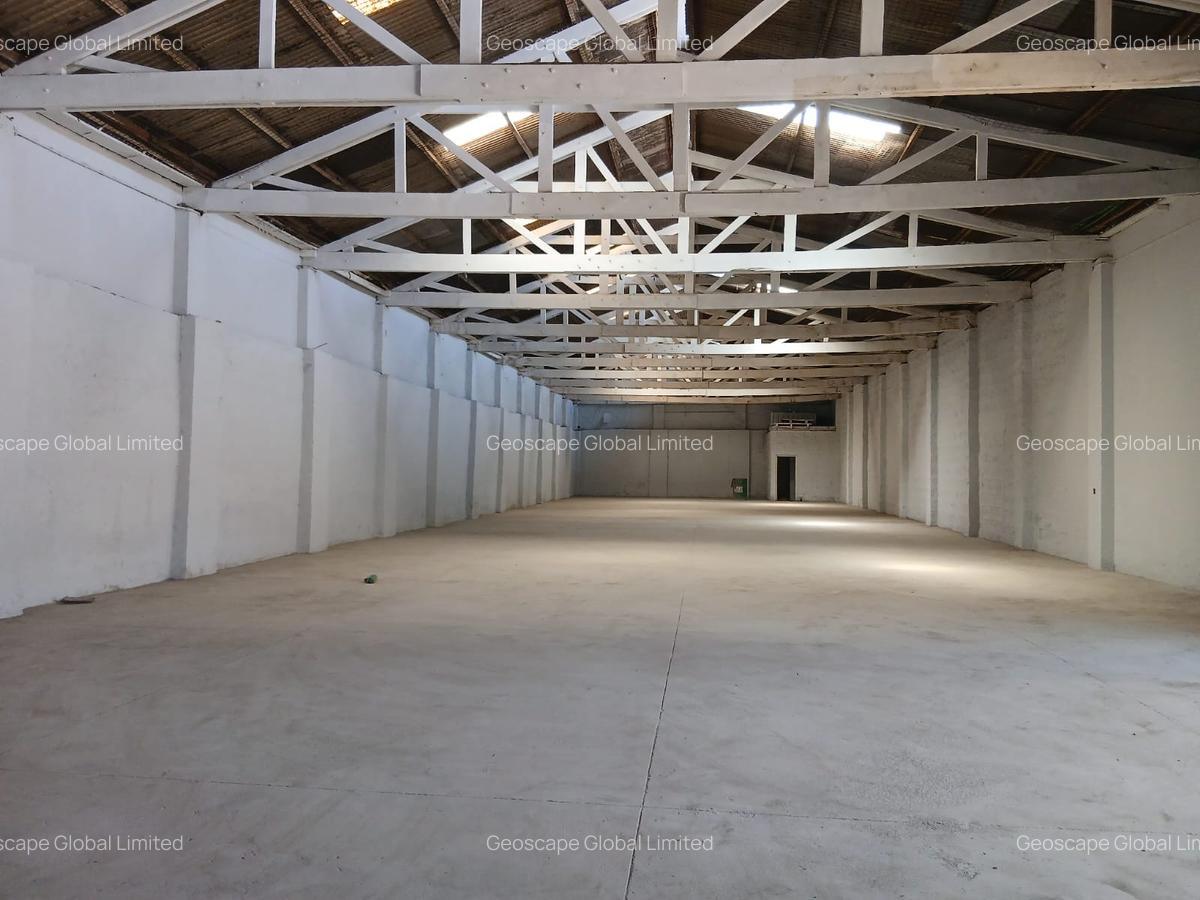 4,999 ft² Warehouse with Parking in Industrial Area - 1