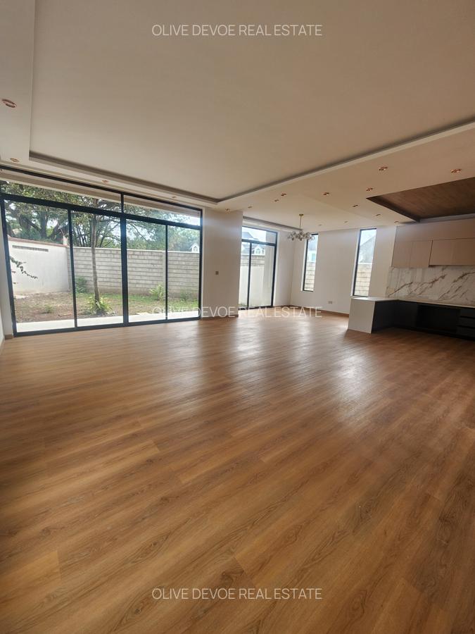 5 Bed Townhouse with En Suite in Lavington - 18