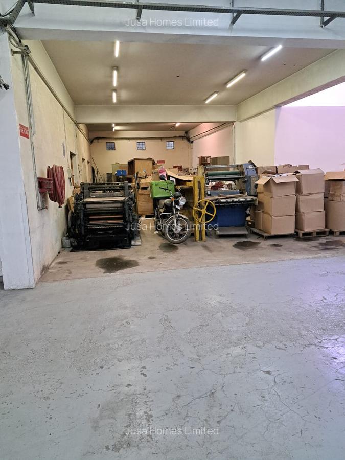 Warehouse with Parking in Industrial Area - 3