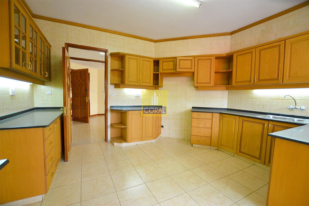 3 Bed Apartment with Parking in Brookside - 7