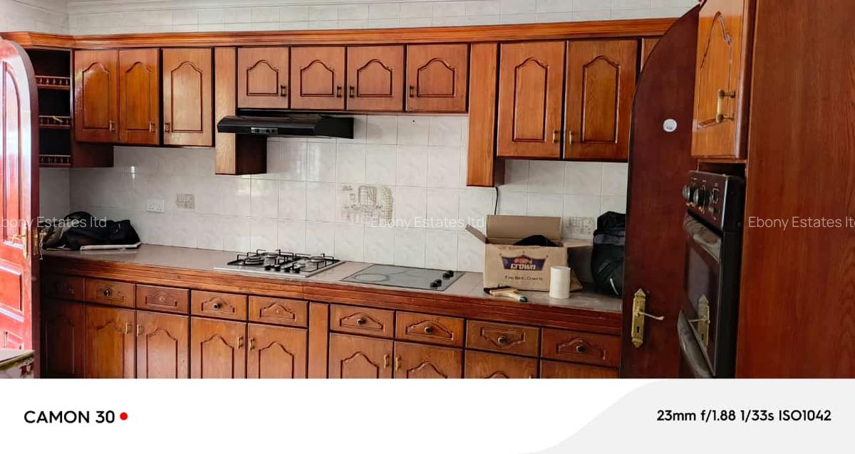 5 Bed Townhouse with En Suite in Riverside - 16