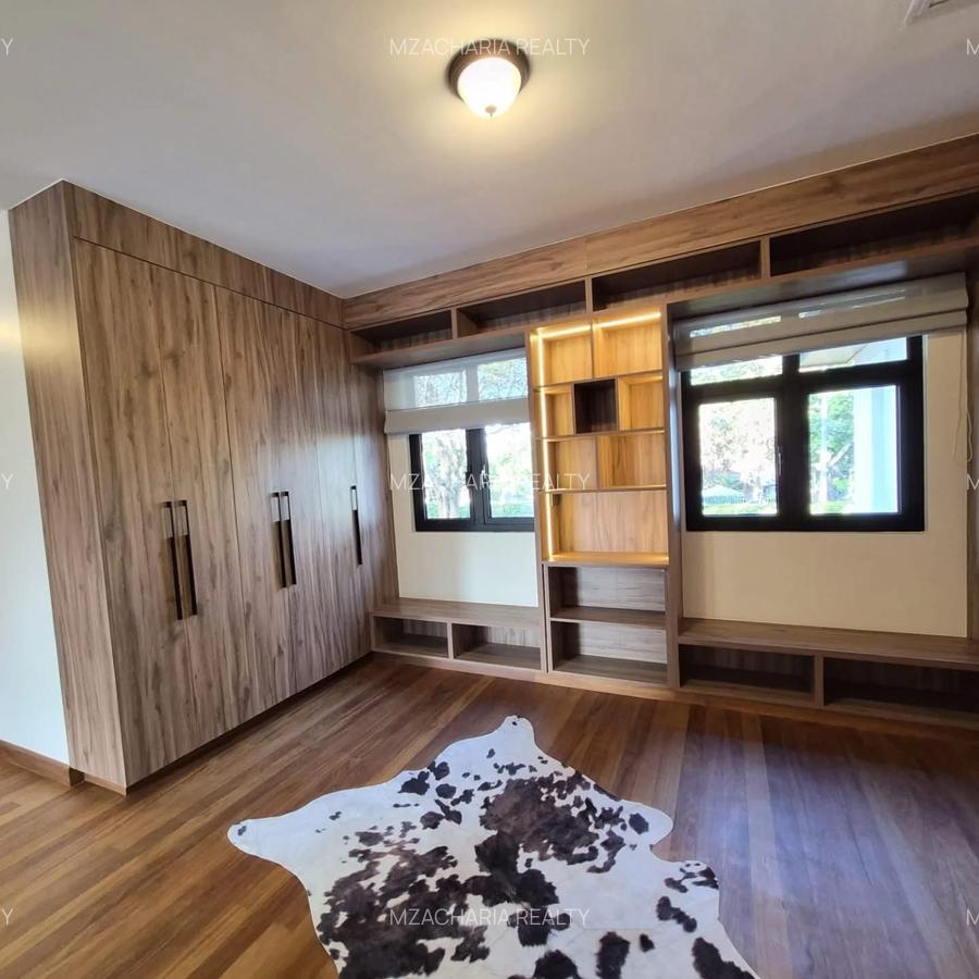 5 Bed Villa with En Suite in Runda - 12