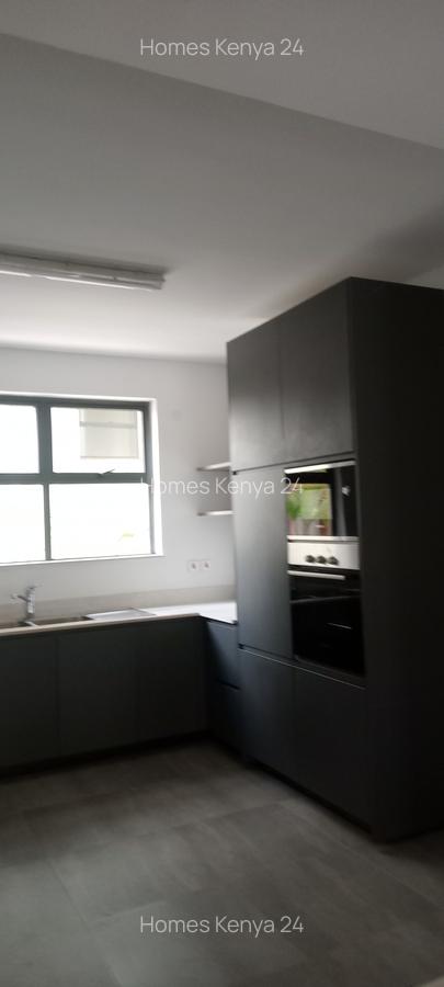 4 Bed Townhouse in Rosslyn - 5