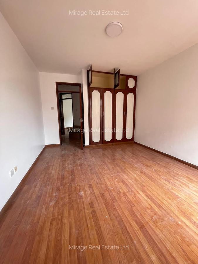 4 Bed Apartment with Swimming Pool in Riverside - 17