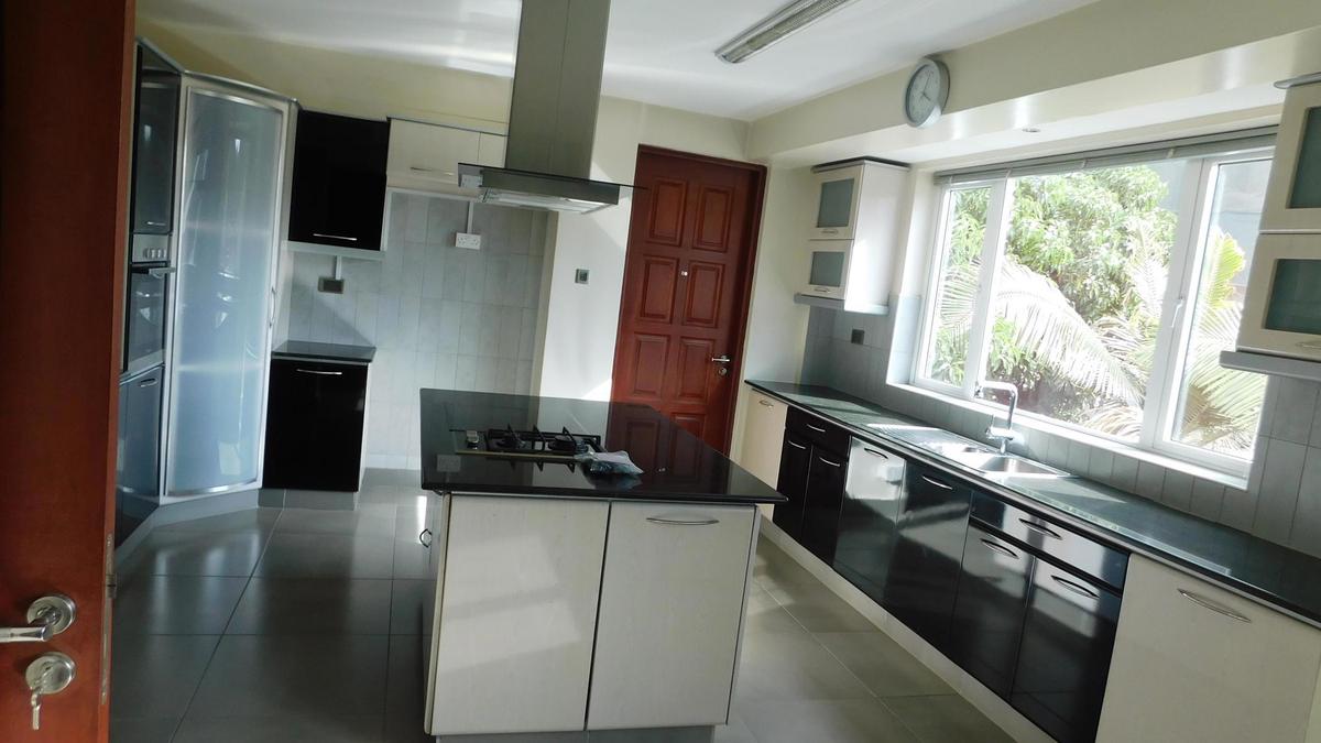 3 Bed Apartment with En Suite at Riverside Drive - 1