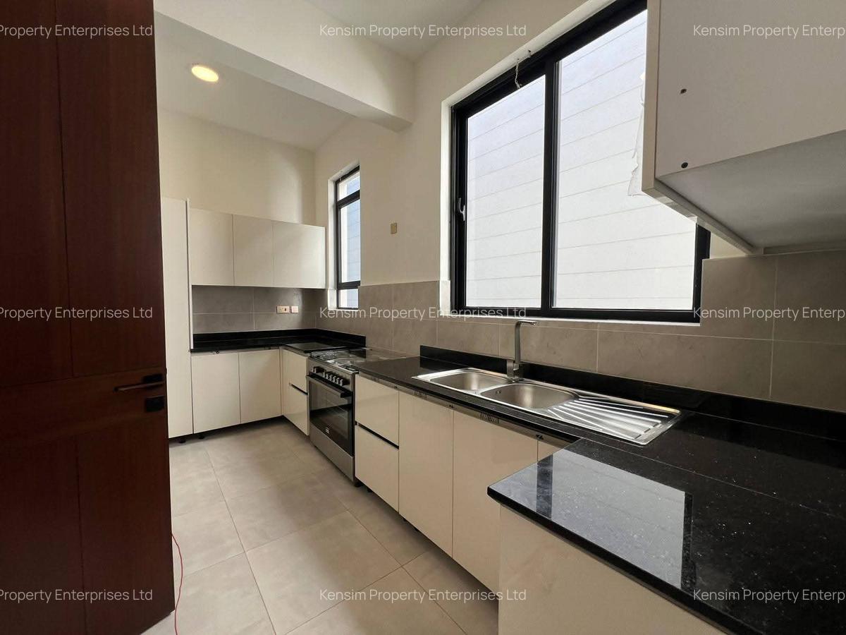 5 Bed Townhouse with En Suite in Spring Valley - 8