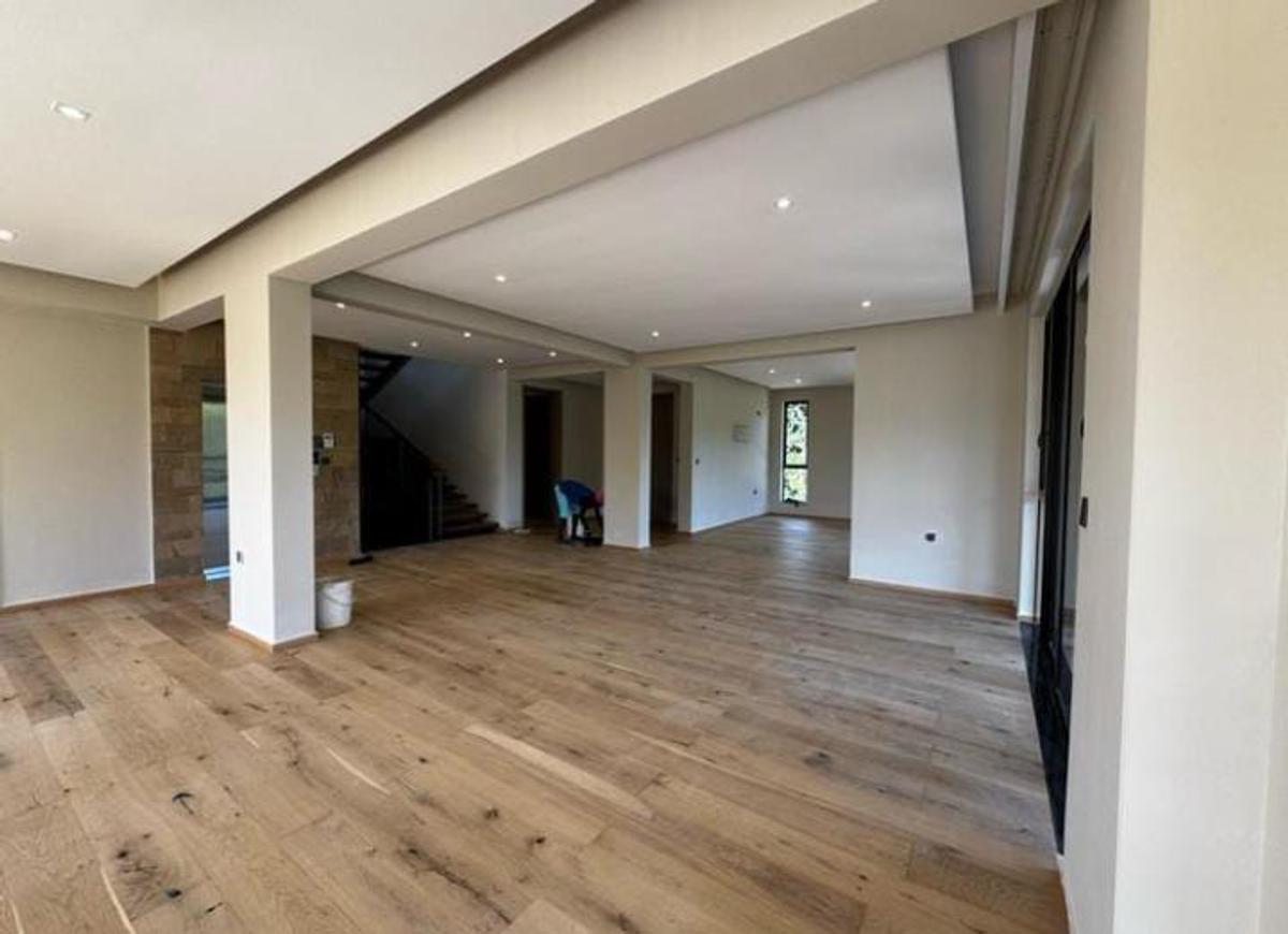 6 Bed Villa with En Suite in Nyari - 3