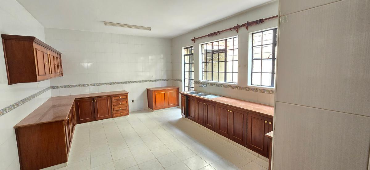 4 Bed Townhouse with En Suite at Off Gitanga Road - 16