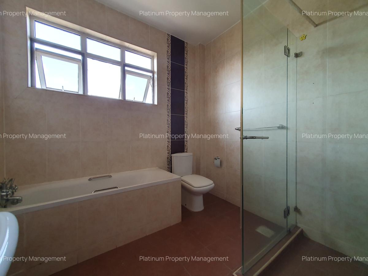 3 Bed Apartment with En Suite at Brookside - 14