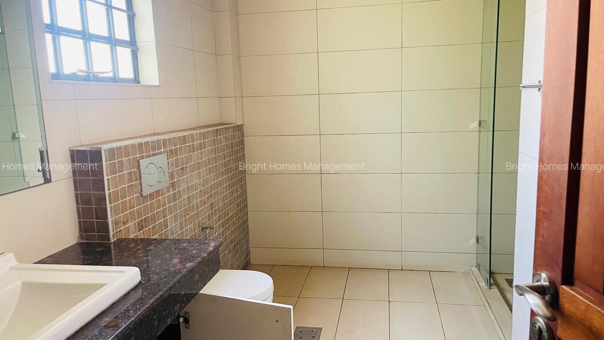 5 Bed Villa with En Suite in Lavington - 14