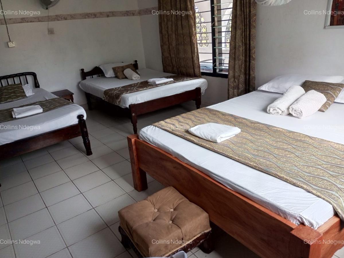 4 Bed Villa with En Suite at Tiwi Beach Road - 9