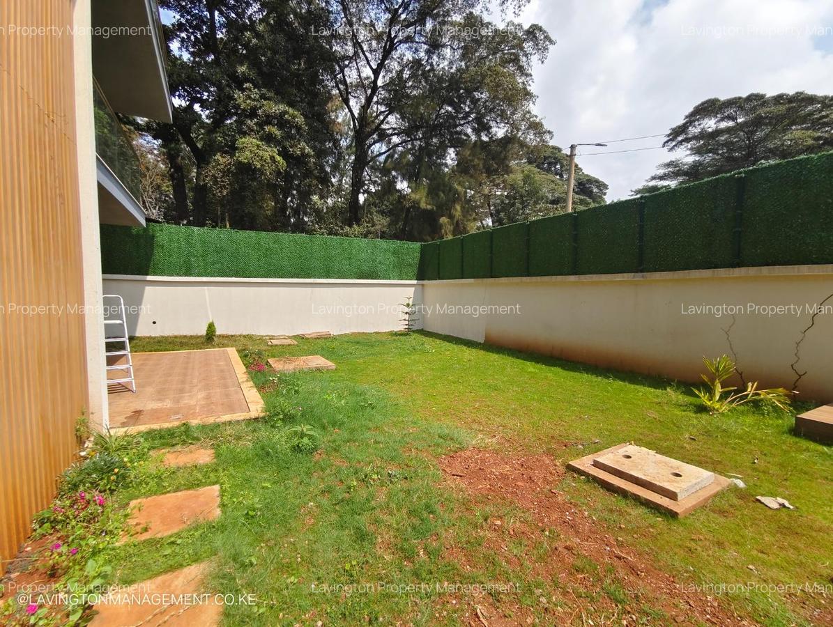 5 Bed Villa with En Suite at Lavington Green - 4