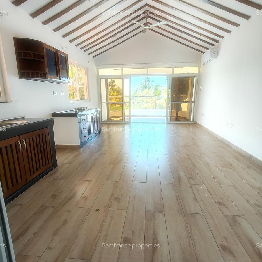 1 Bed Apartment with En Suite at Baobab Road - 3