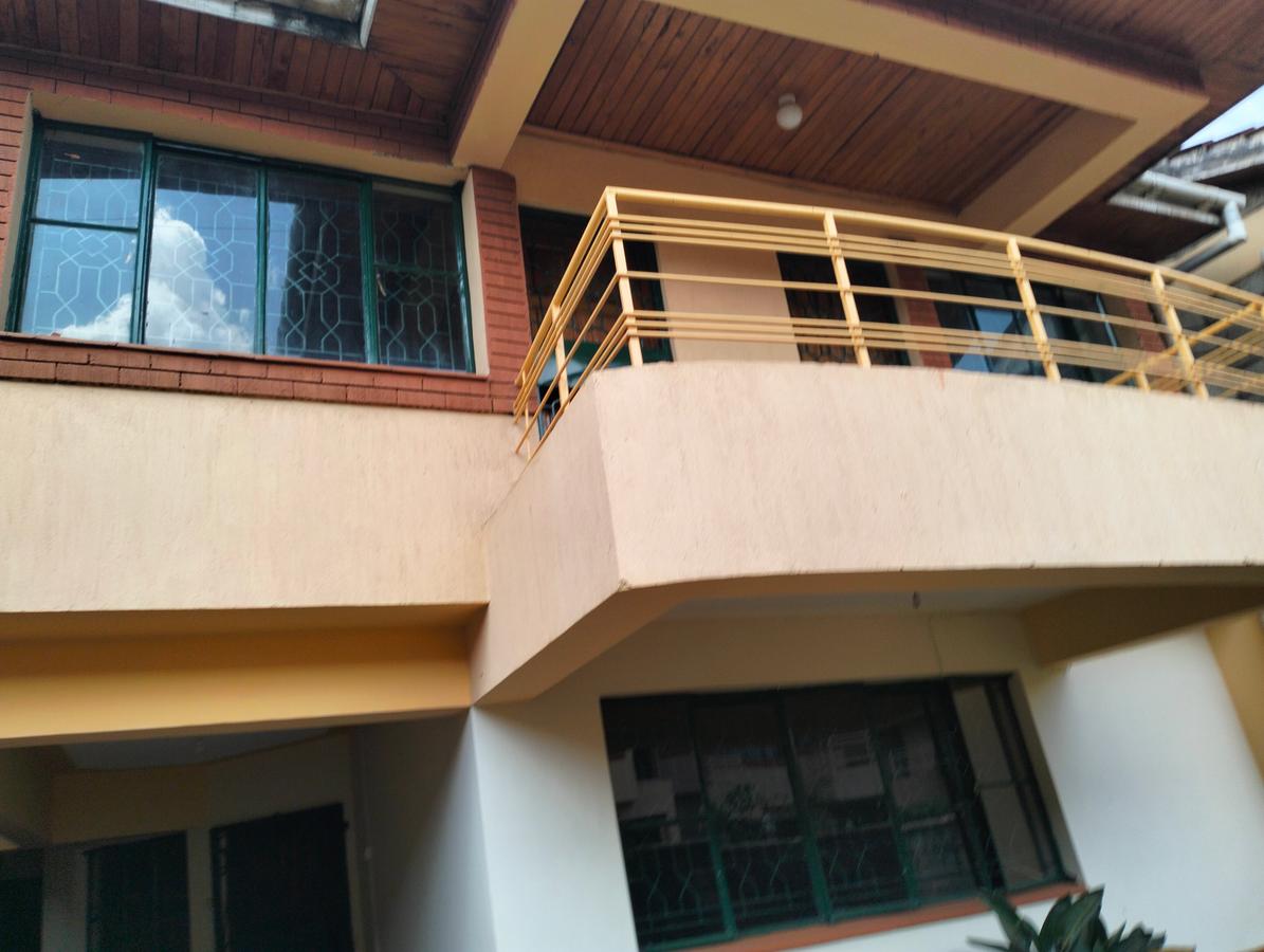 5 Bed Townhouse with En Suite in Lavington - 1