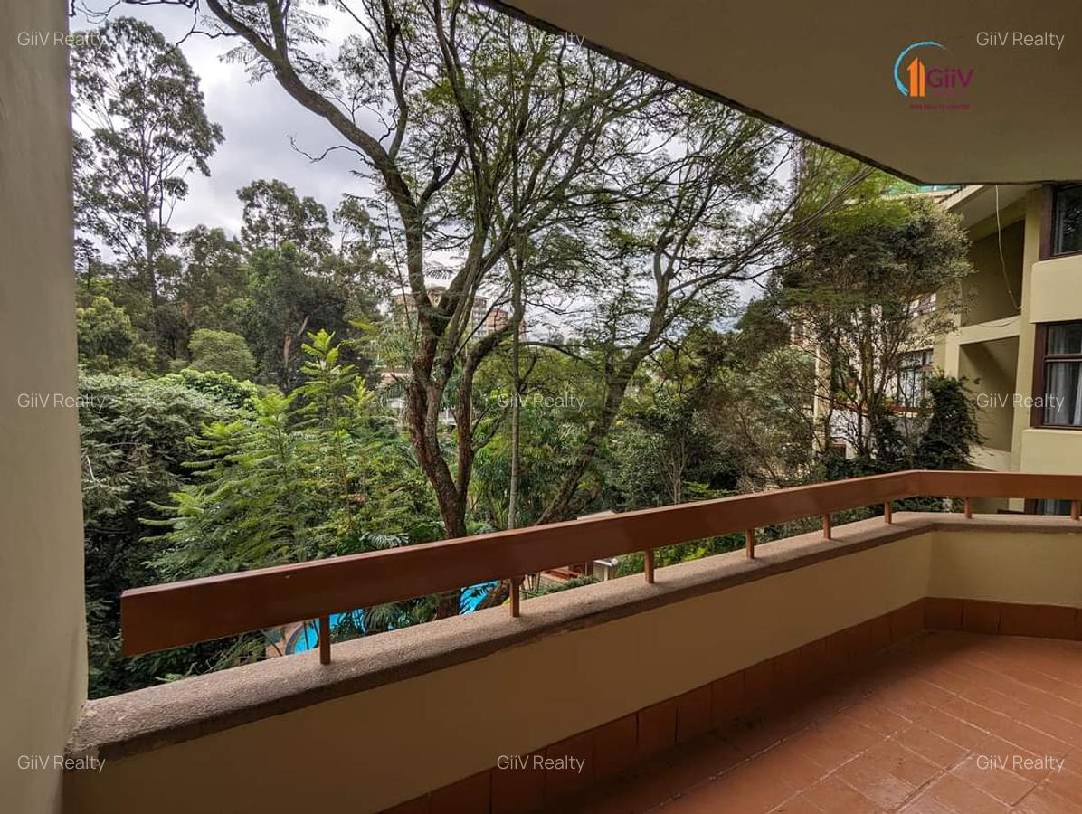 4 Bed Apartment with Swimming Pool in Riverside - 3