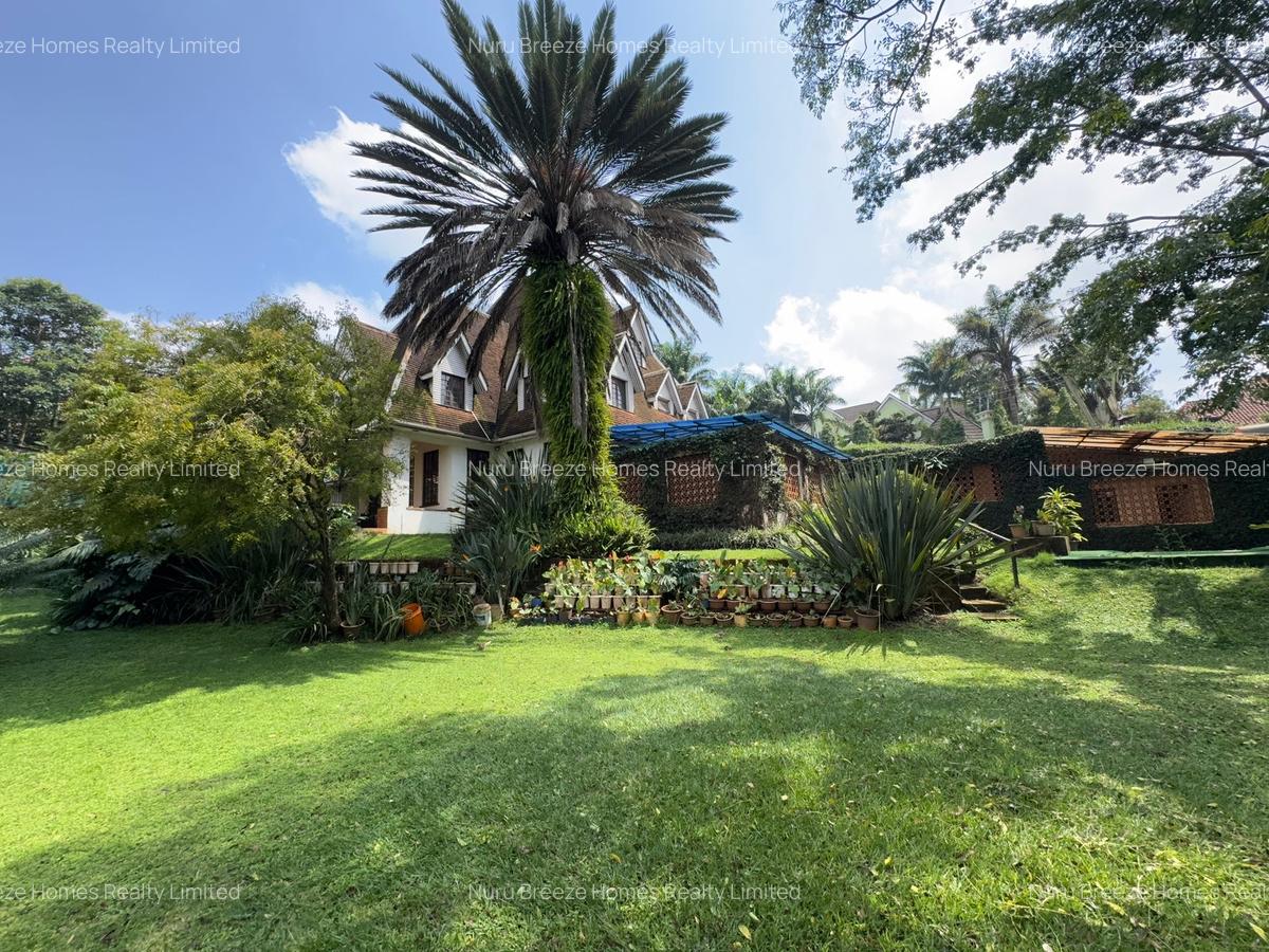 5 Bed House with En Suite in Runda - 1