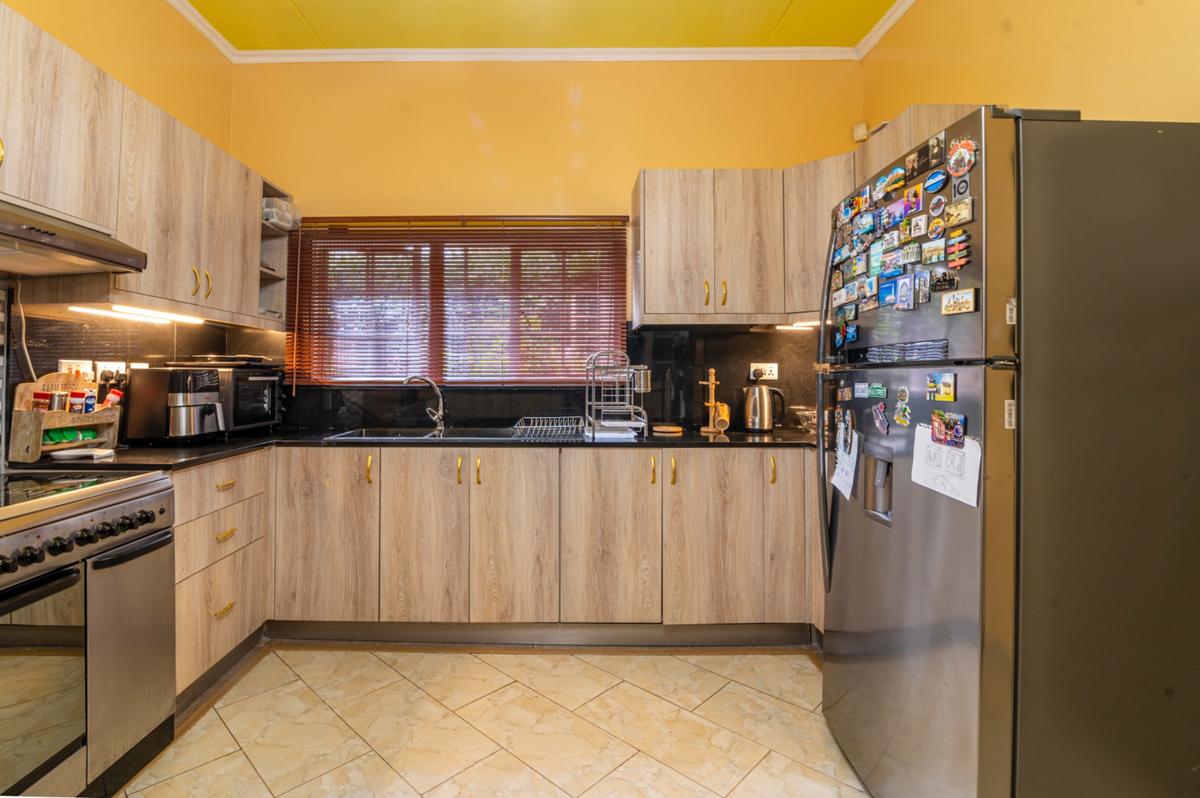 4 Bed House with En Suite in Runda - 9
