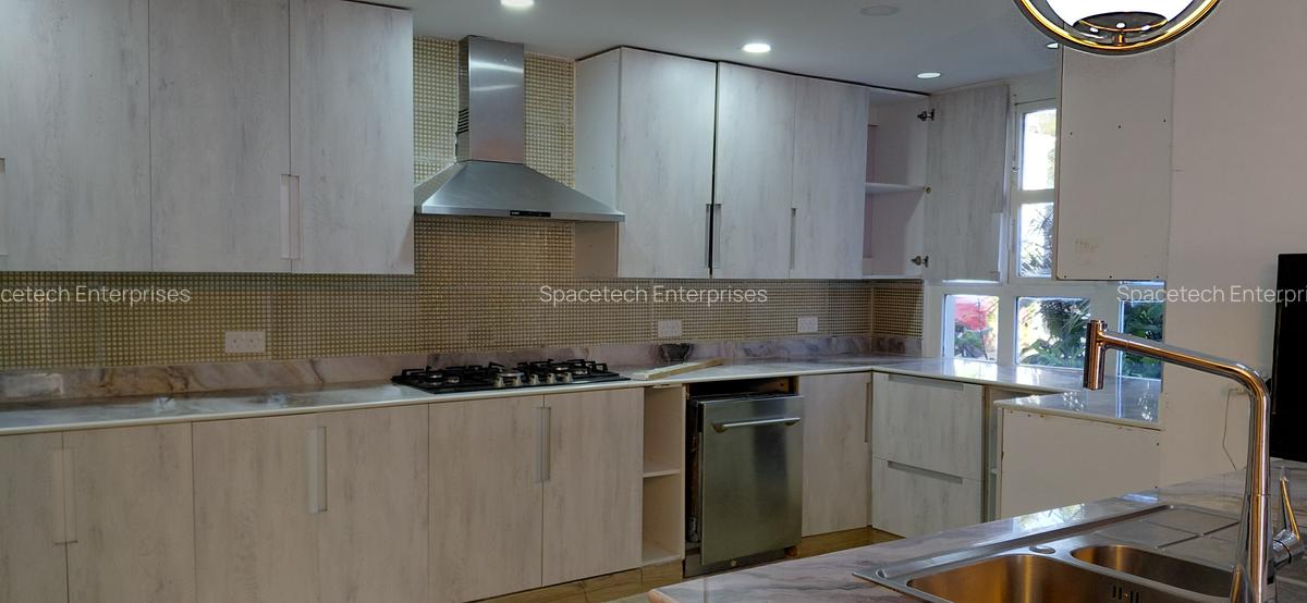 5 Bed House with En Suite in Runda - 17