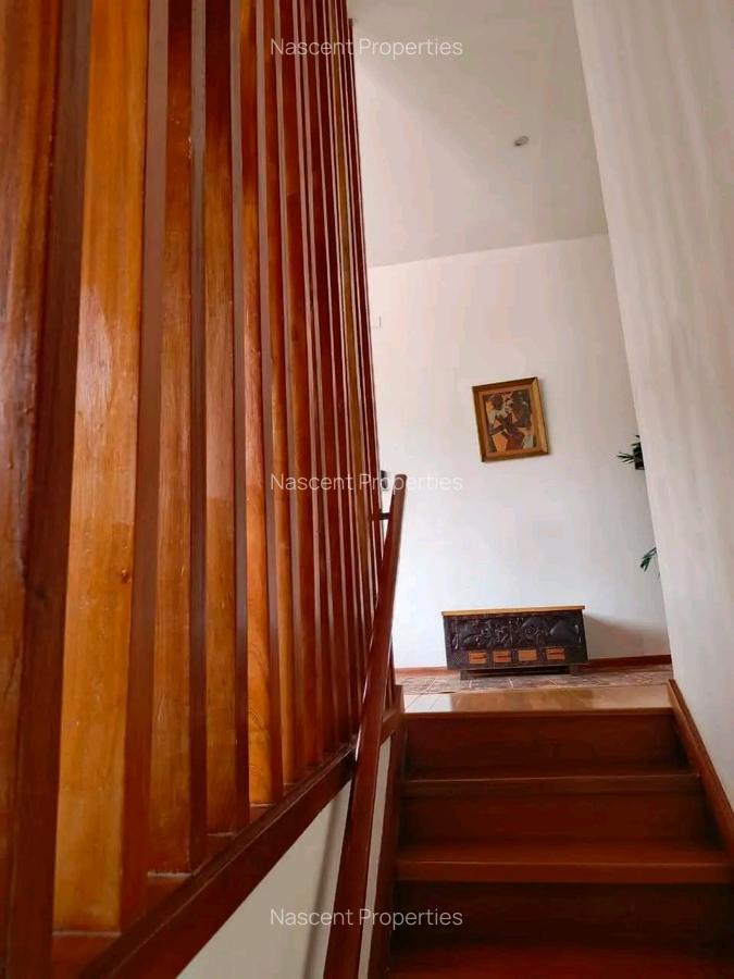 4 Bed House with En Suite in Rosslyn - 14