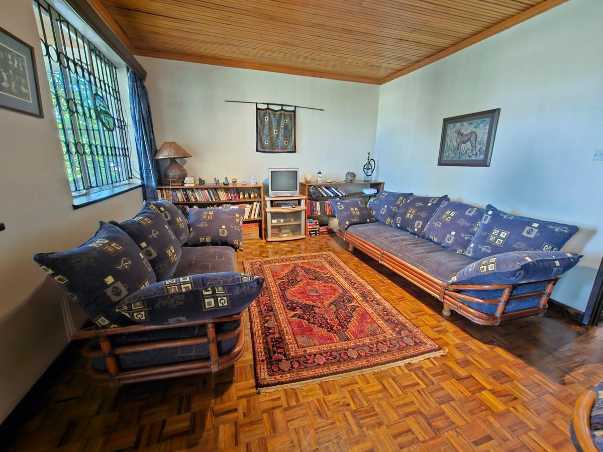 5 Bed House with En Suite in Nyari - 11