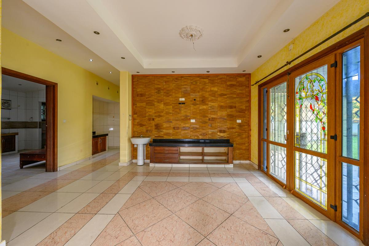 6 Bed House with En Suite at Off Dr Rashid Ali Road - 5