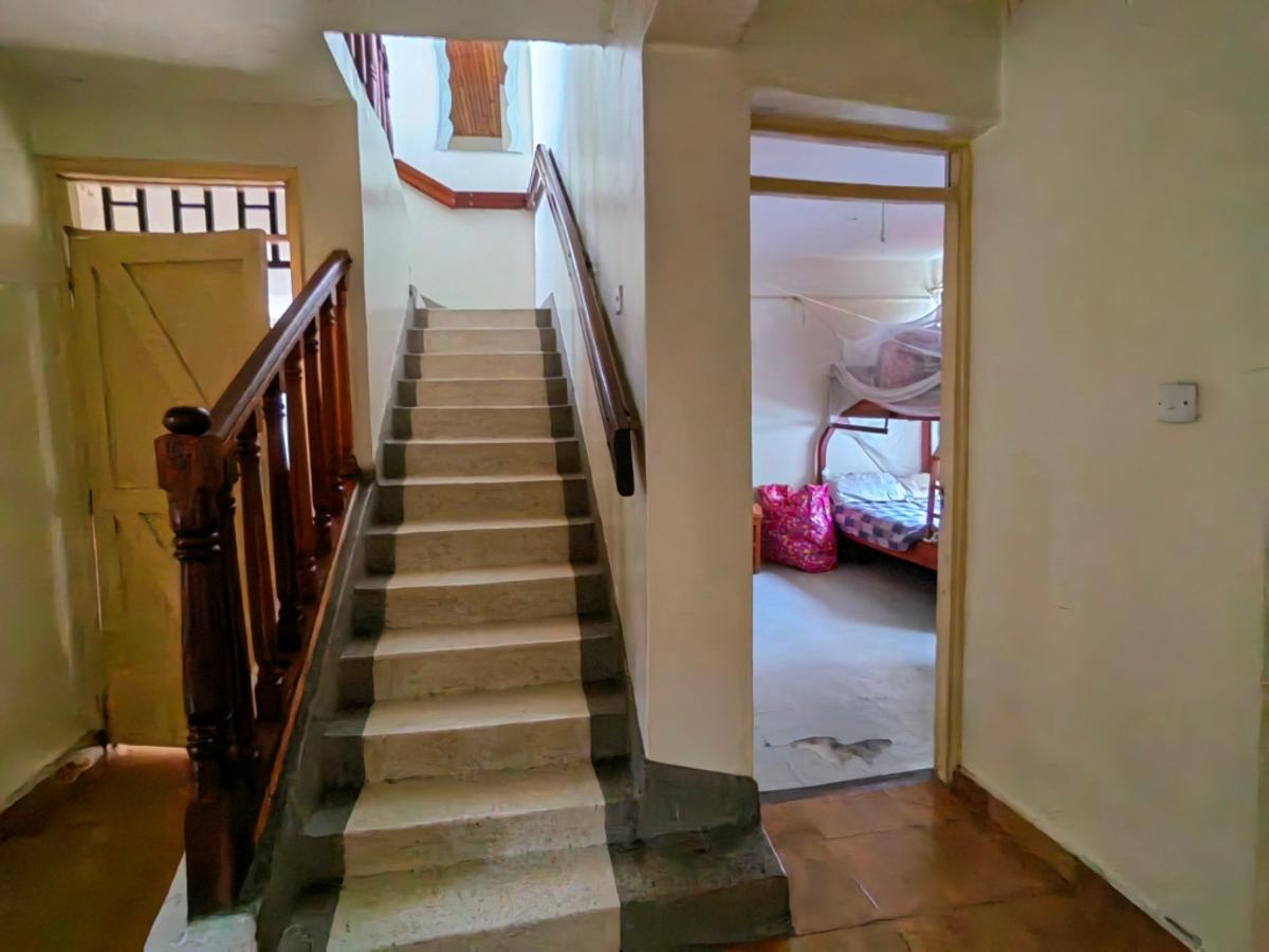 4 Bed Townhouse with En Suite at Near Boma Hotel - 8