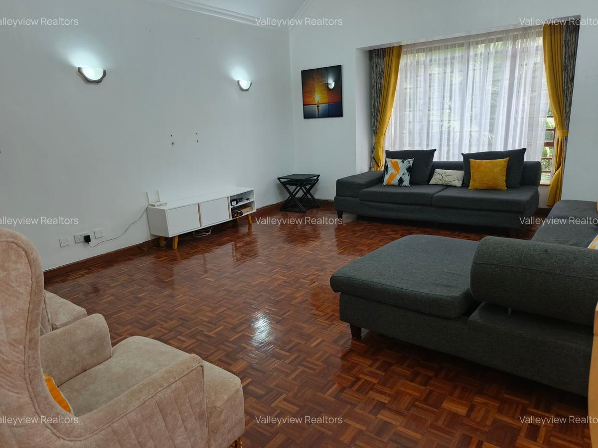 3 Bed Villa with En Suite at Lavington - 10