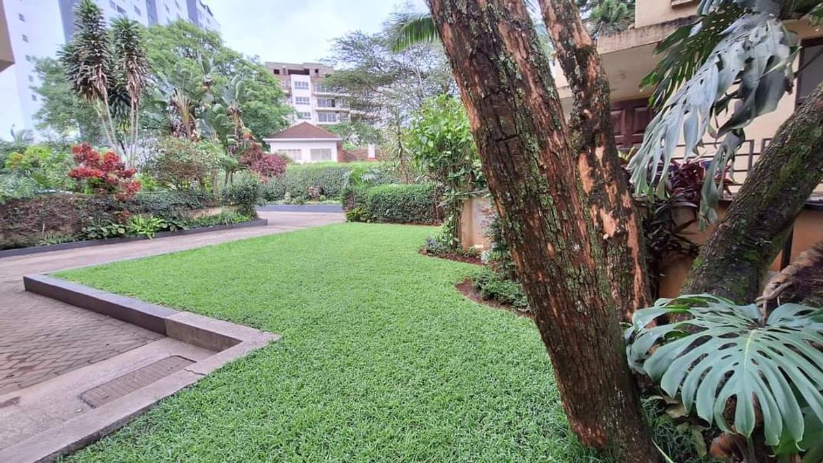 5 Bed Townhouse with En Suite at Lavington - 2