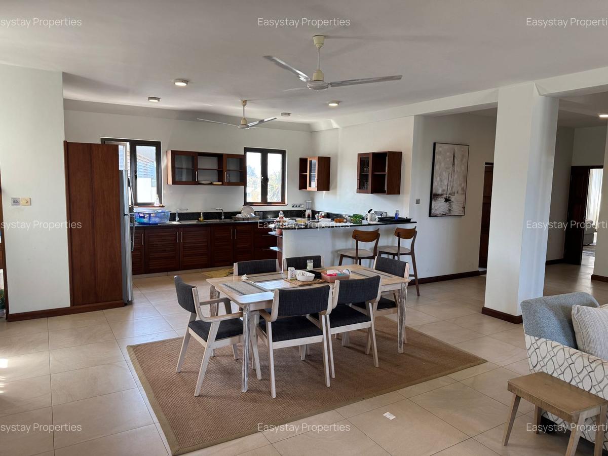 2 Bed Apartment with En Suite in Nyali Area - 10