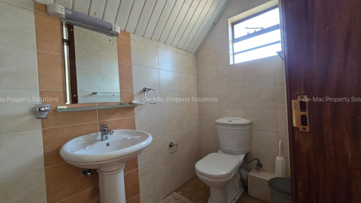 5 Bed House with En Suite in Lavington - 10