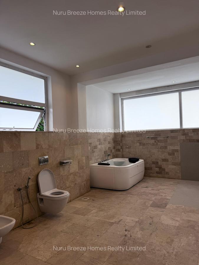 5 Bed House with En Suite in Runda - 16