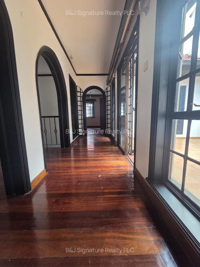 4 Bed Villa with En Suite in Riverside - 9