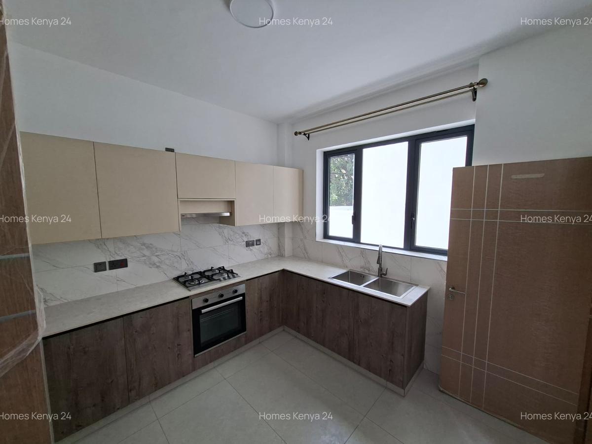 3 Bed Apartment in Brookside - 2