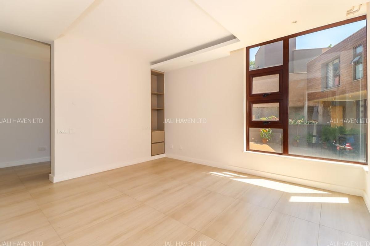 4 Bed Villa with En Suite in Lavington - 11