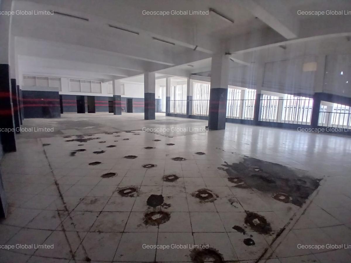 5,500 ft² Warehouse with Parking in Industrial Area - 5