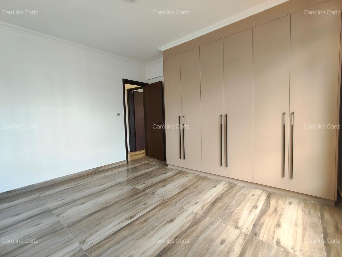 2 Bed Apartment with En Suite at Br - 12